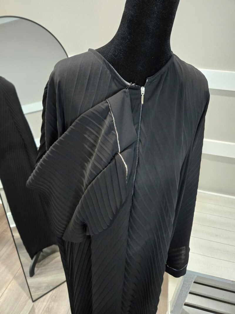 Plisse abaya size 2 2 pieces 45 dollars
